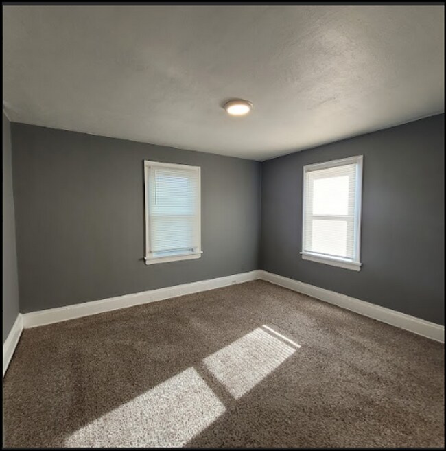 Building Photo - Single Family Home 4  beds 1.5 bath FOR RENT!