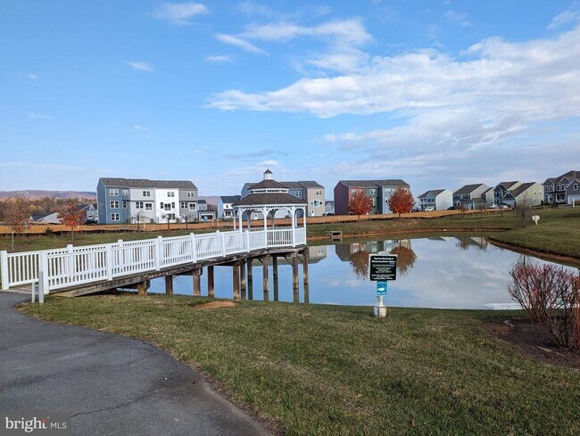 Building Photo - 241 Hillsdale Pl