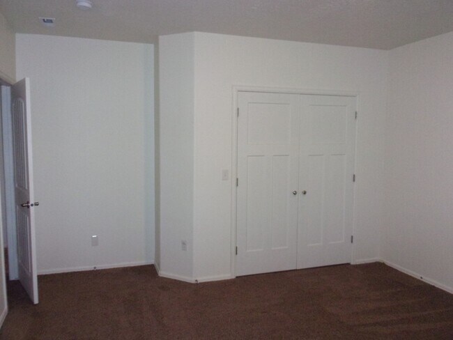 Building Photo - 371 E 2200 S