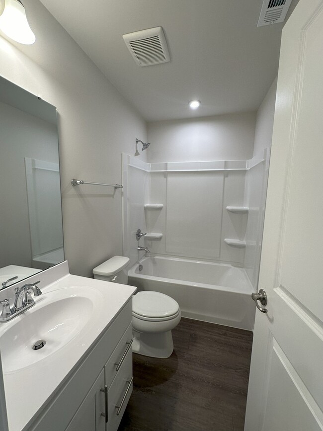 Building Photo - 907 Jenkins Ct