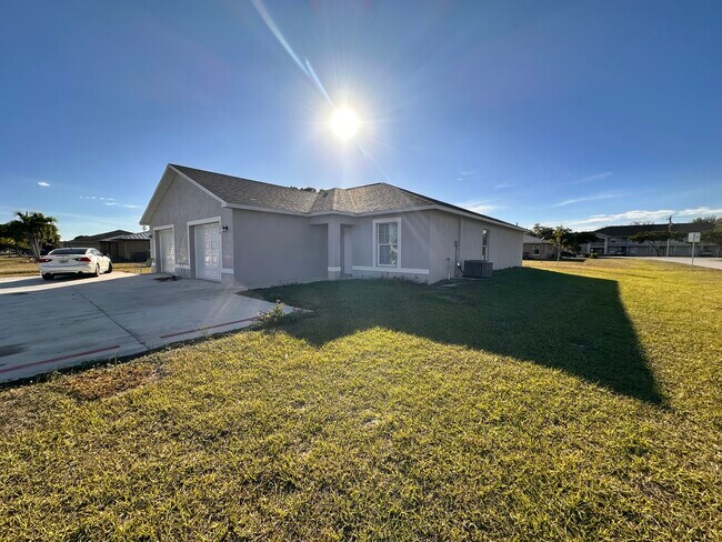 Building Photo - 3604 SW 7th Pl