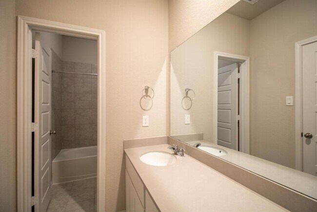 Building Photo - 21449 Kings Guild Ln