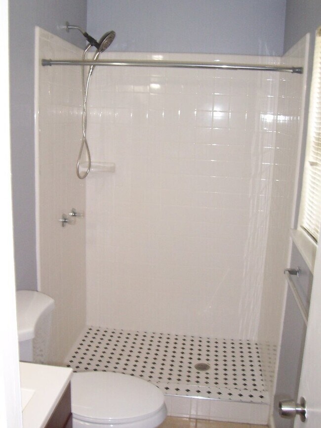 Building Photo - 830 Wateka Way