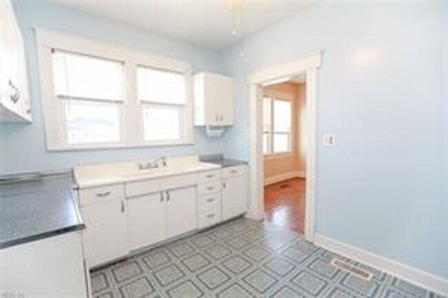 Building Photo - 3701 Amherst St