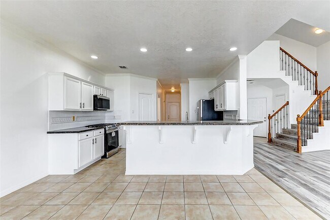 Building Photo - 14527-14527 Clipper Cir Dr