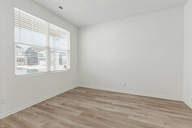 Building Photo - 10310 Morse Pl