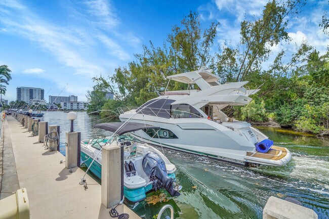 Building Photo - 2850 NE 14th Street Causeway