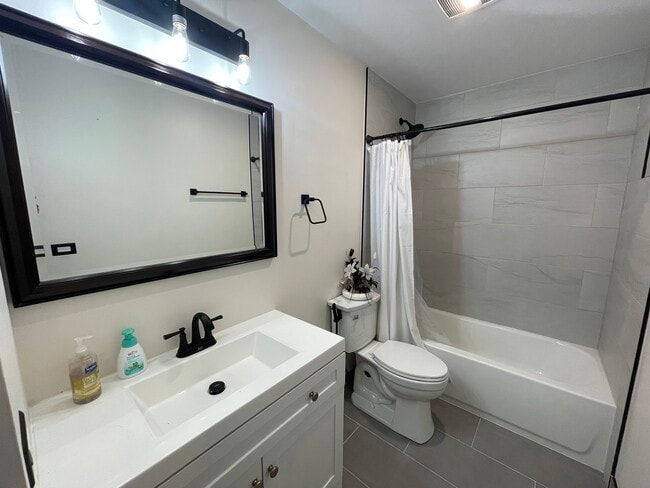 Building Photo - 1076 Rockport Dr