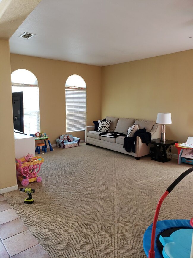 Building Photo - Natomas Park One Story - Del Paso & Gateway Park North Natomas