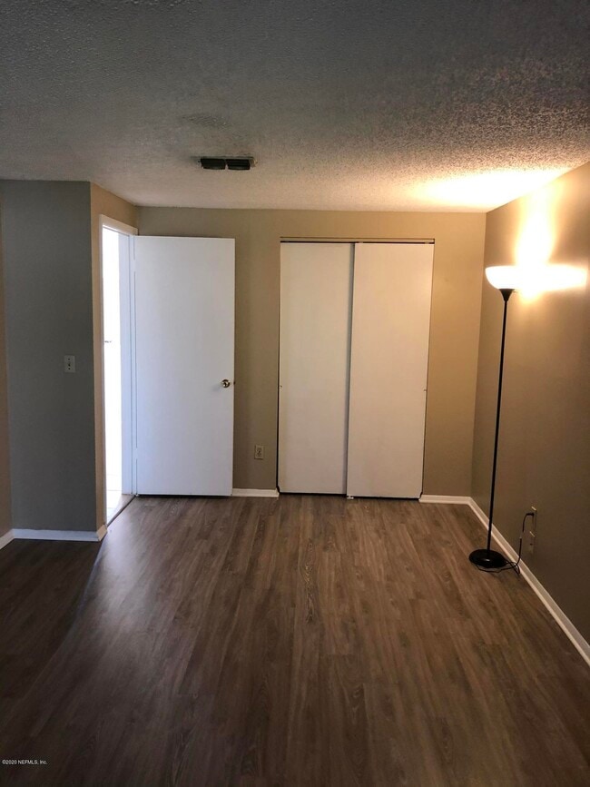 Building Photo - 1323 Solar Cir