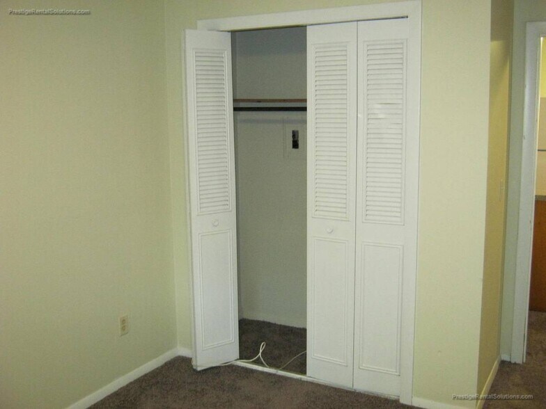 Building Photo - 70 Barrows St