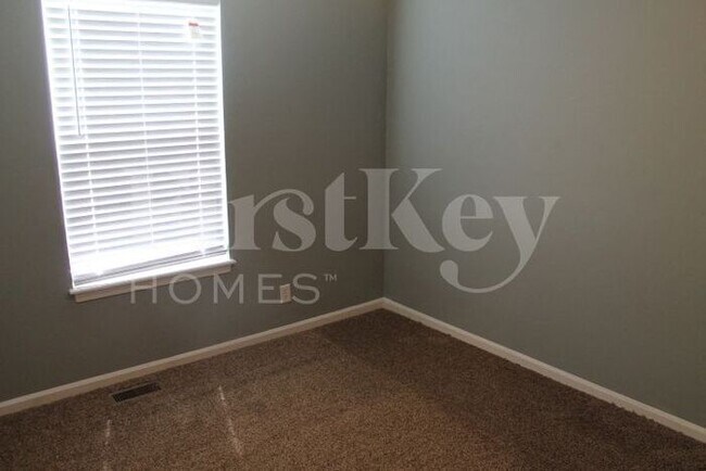 Building Photo - 1700 Briarwood Ln