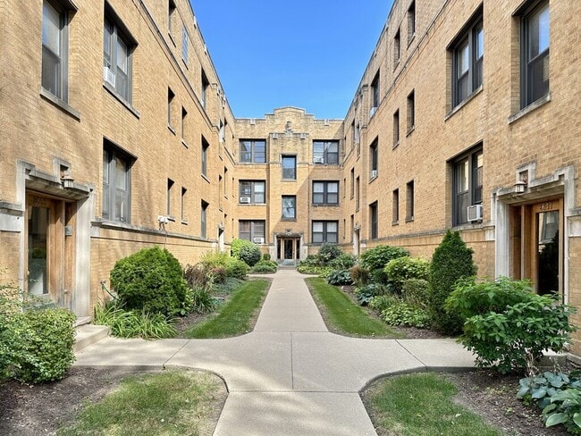 Building Photo - 2649 N Spaulding Ave
