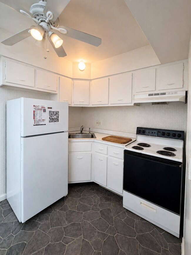 Building Photo - 2601 Tyrell Dr