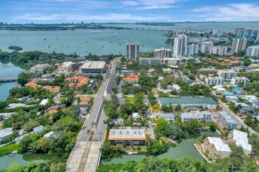 Building Photo - 1650 Pine Tree Ln