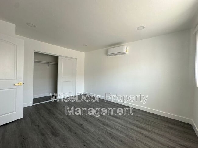 Building Photo - 1810 E Adams Ave