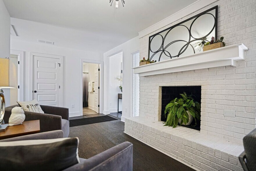 Building Photo - 975 Shadowridge Dr SE