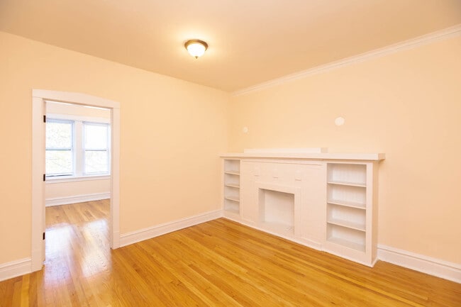 Building Photo - 4823 N Springfield Ave