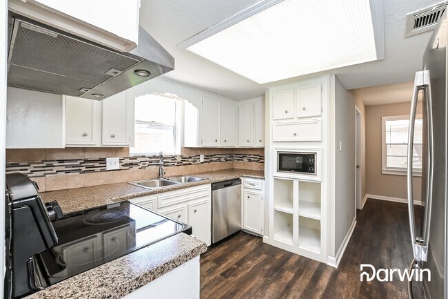 Building Photo - 230 Kirkaldy Dr