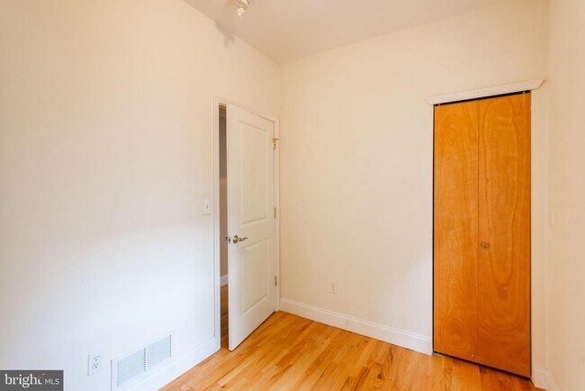 Building Photo - 1538 Christian St