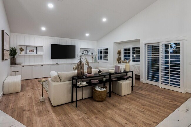 Building Photo - 76817 Manor Ln