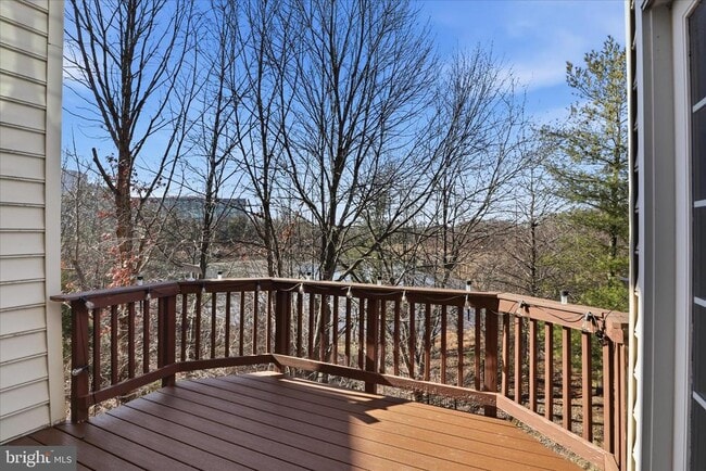 Building Photo - 4550 Fair Valley Dr