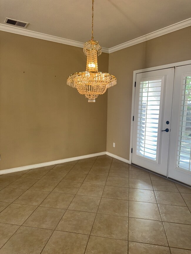 Building Photo - 688 Century Ln