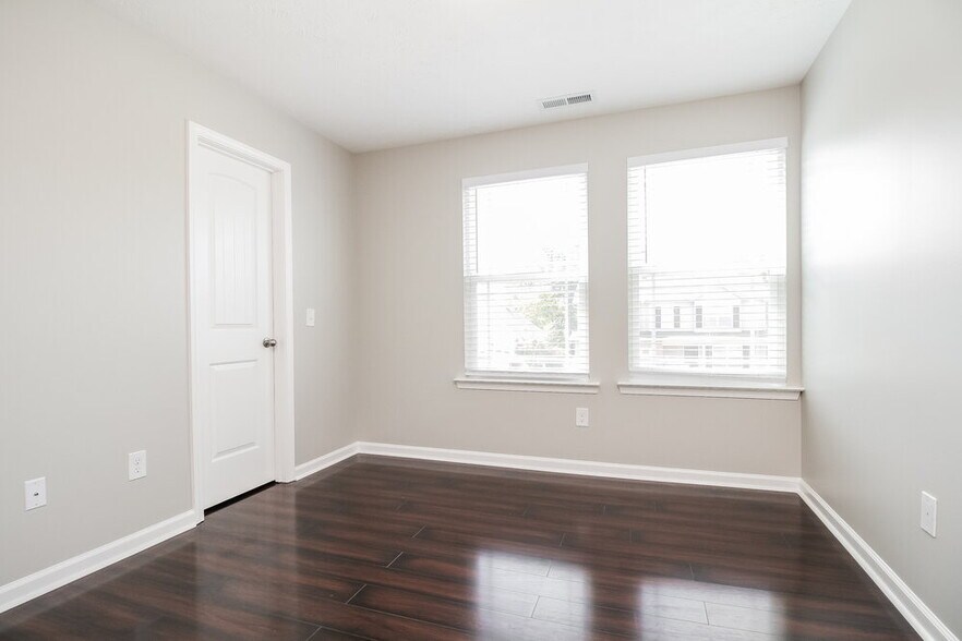 Building Photo - 2805 Painted Pony Dr