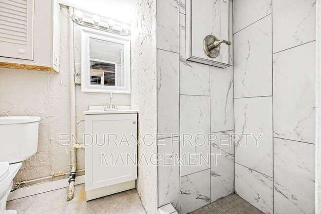 Building Photo - 4765 Hardwick Dr