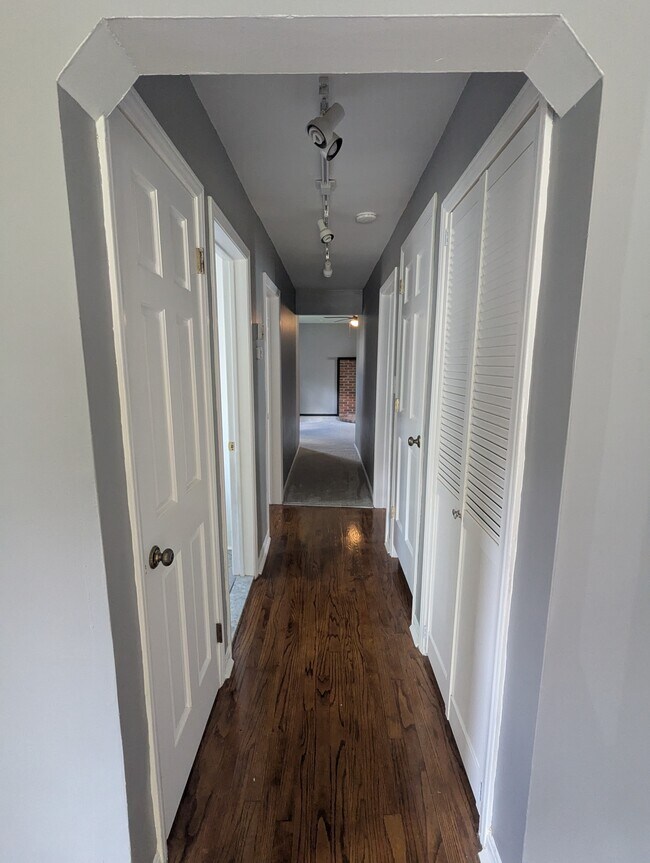 Hallway - 18407 Lennane