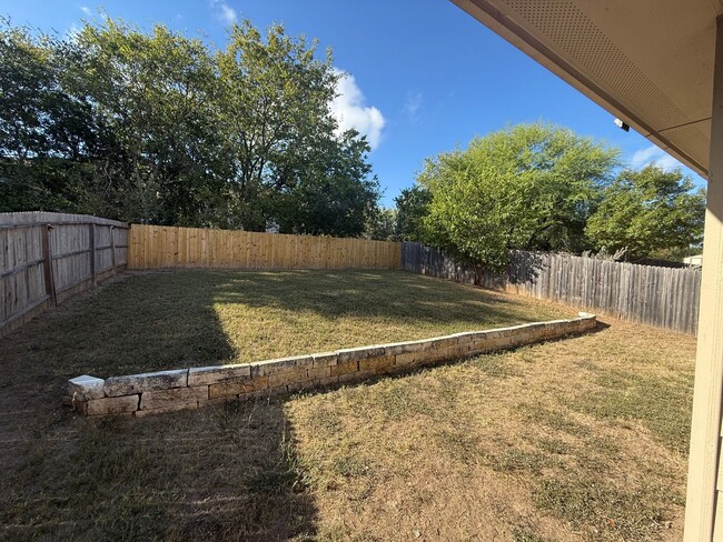 Building Photo - 10550 Rhyder Ridge