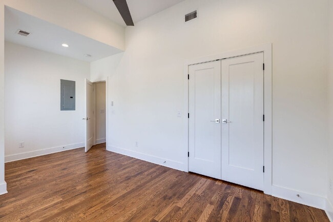 Building Photo - "Charming 4-Bedroom Nashville Oasis with Elegant Hardwood Floors & Private Guest Suite!"