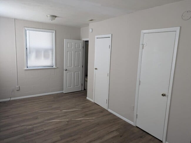 Building Photo - 637 NE Waldo Rd