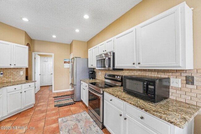 Building Photo - 1629 Sandy Springs Dr