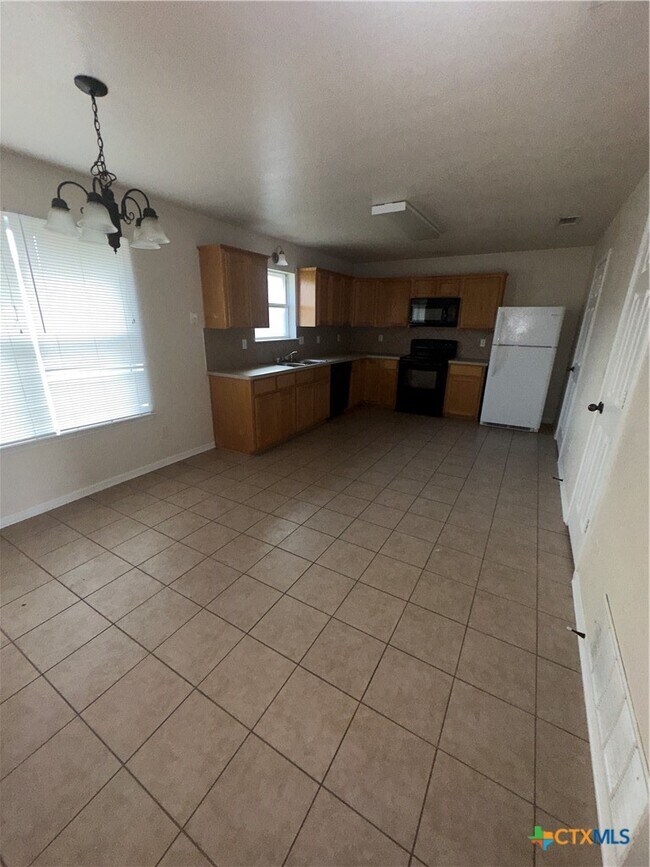 Building Photo - 700 Aries Ave