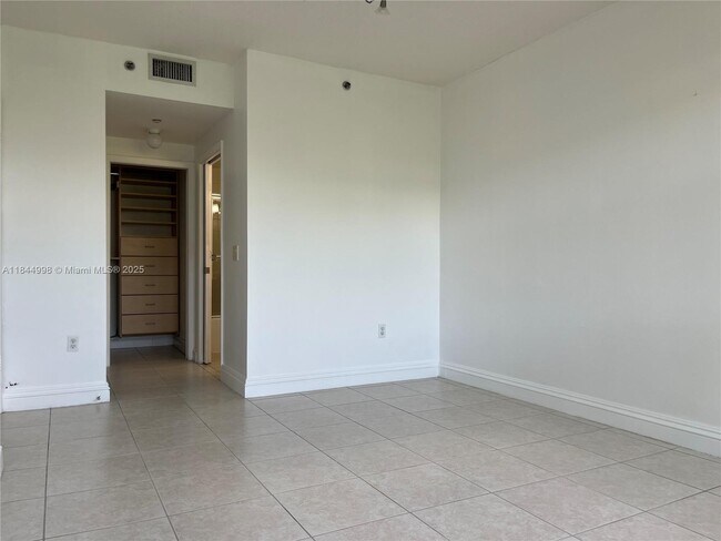 Building Photo - 1824 Brickell Ave