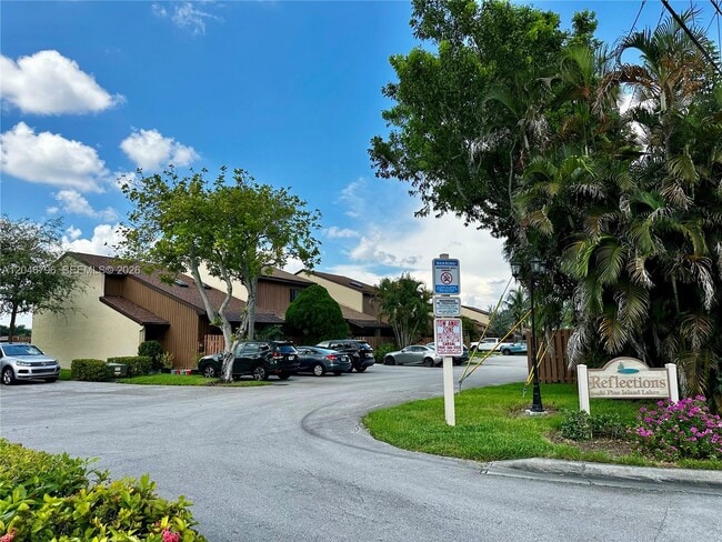 Building Photo - 4245 S Pine Island Rd