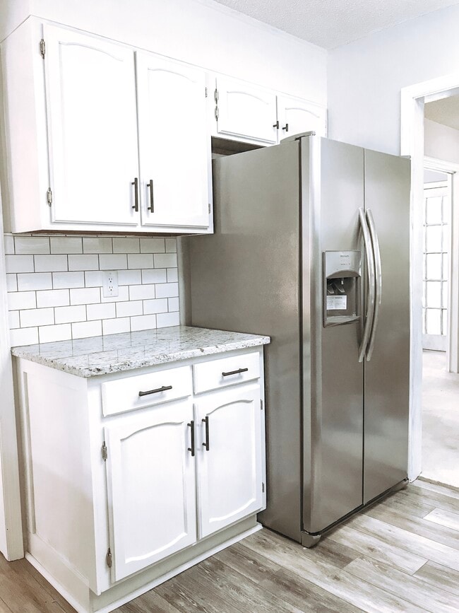 Building Photo - 300 Selkirk Trail