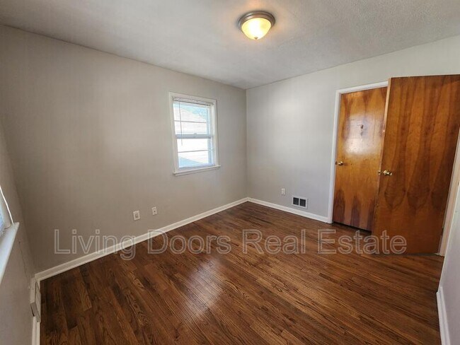 Building Photo - 3701 Lewis Ave