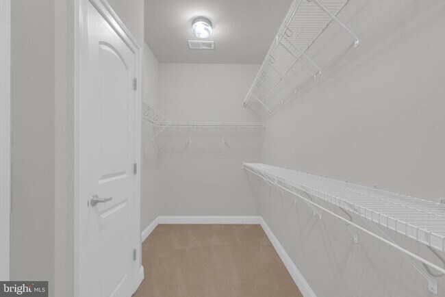 Building Photo - 42706 Chisholm Dr