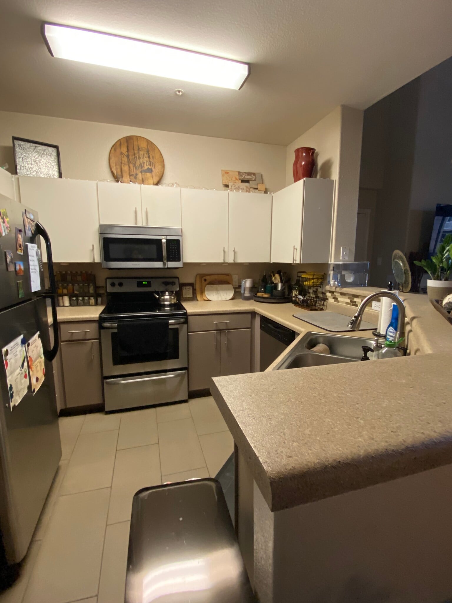 Kitchen - 1641 W Canal Cir, 735