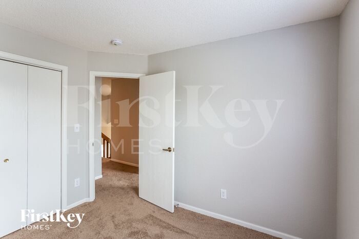 Building Photo - 10320 Liverpool Way