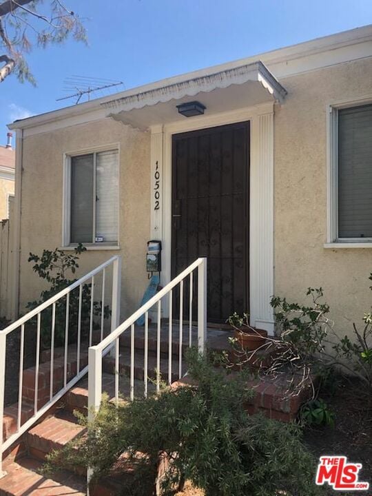 Primary Photo - 10502 Ayres Ave