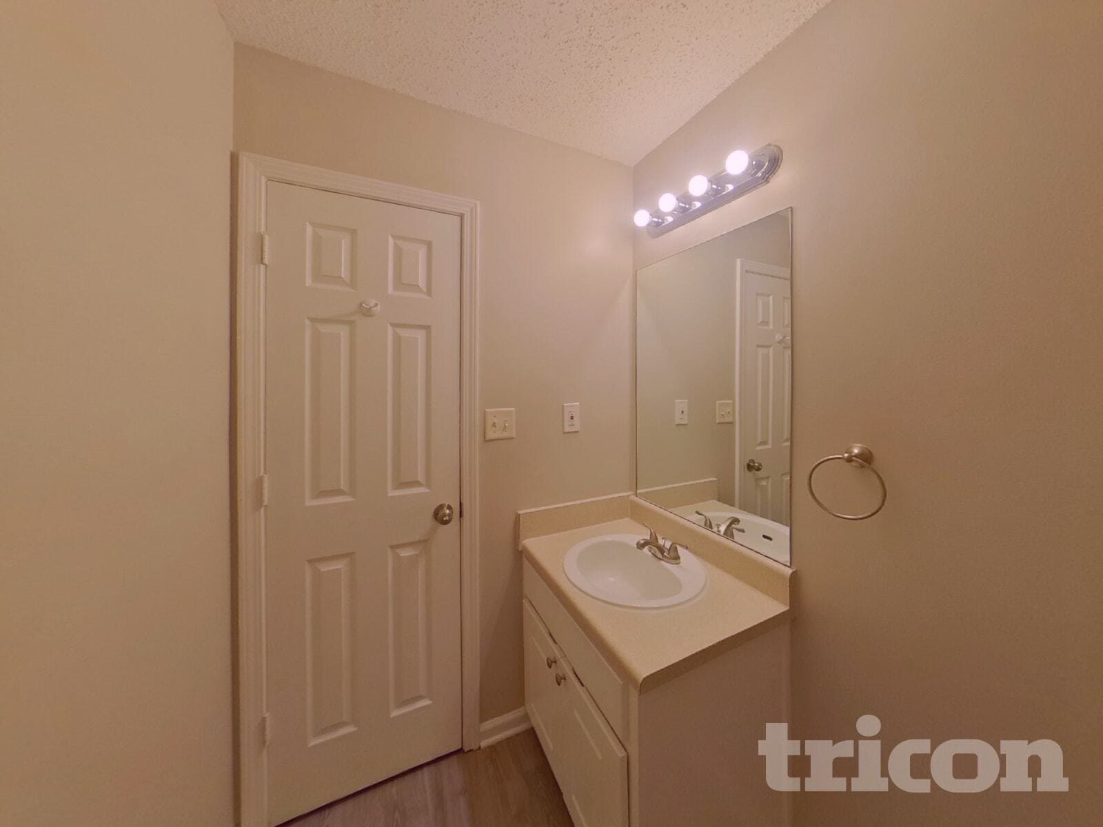 Building Photo - 2024 Meadow Glen Cir