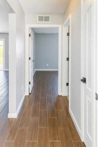 Building Photo - 45575 Ingleham Cir