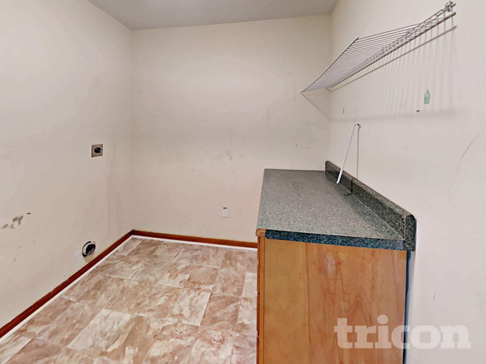 Building Photo - 20 Lakeside Dr