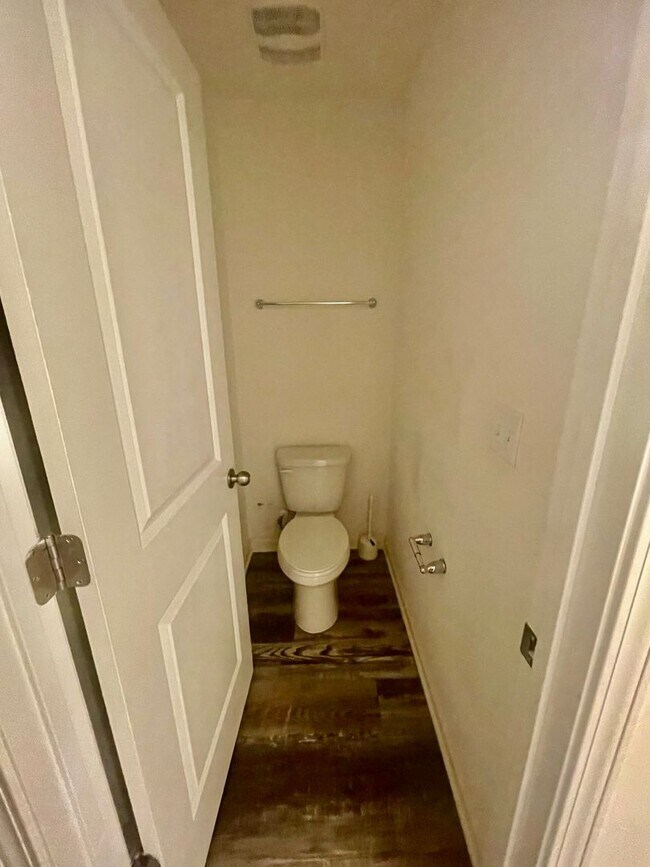 Building Photo - Welcome to this stunning 5-bedroom, 2-bath...