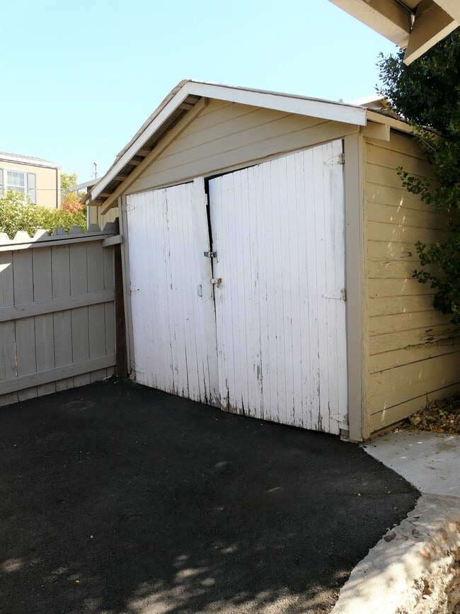 Building Photo - Updated 2 Bedrooms, 1 Bath Alta Heights Home Near Downtown Napa