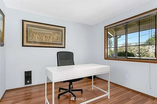 Building Photo - 2525 NE 95th St