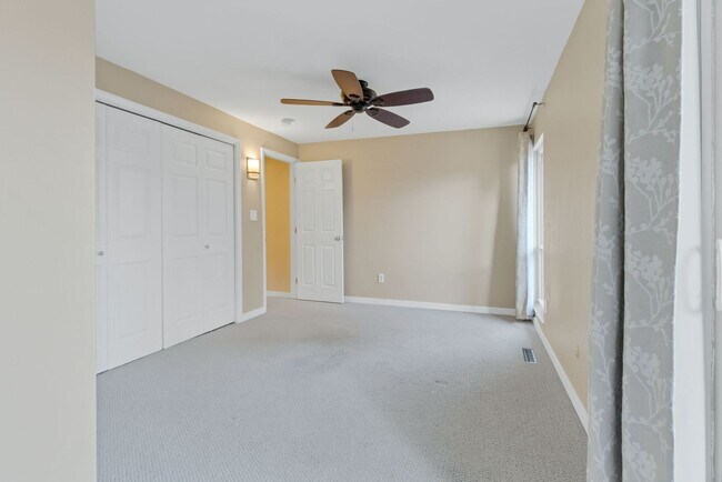 Building Photo - Available NOW! 3 Bedroom 2 Bath Beautiful Home in BOULDER!